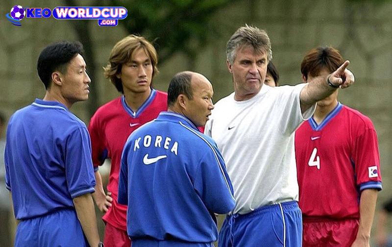 Kinh nghiệm từ World Cup 2002 Park Hang-seo đóng vai trò trợ lý cho HLV Guus Hiddink