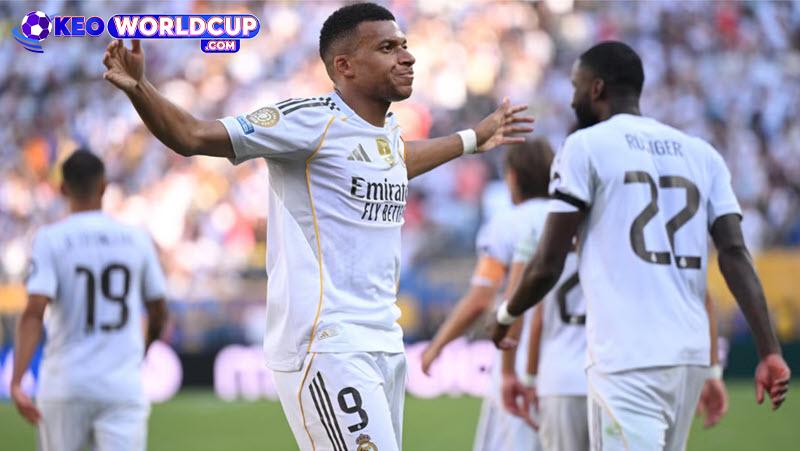 Hàng thủ Real Madrid liên tục mắc sai lầm nghiêm trọng