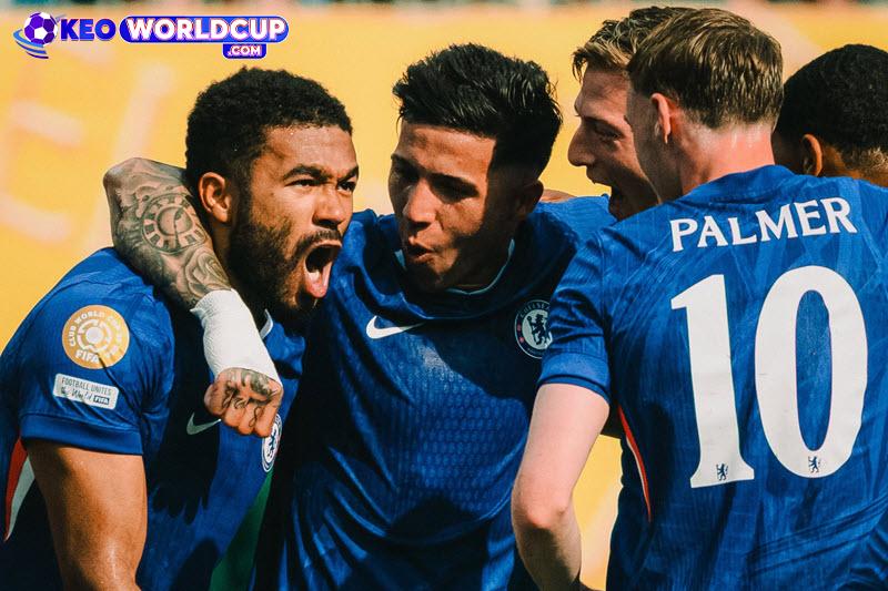 Joao Pedro đã khép lại một hiệp đầu hoàn hảo của Chelsea khi ghi bàn thắng thứ 3 ở phút 43